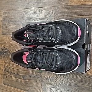 Girl's size 7Y new Under Armour sneakers.